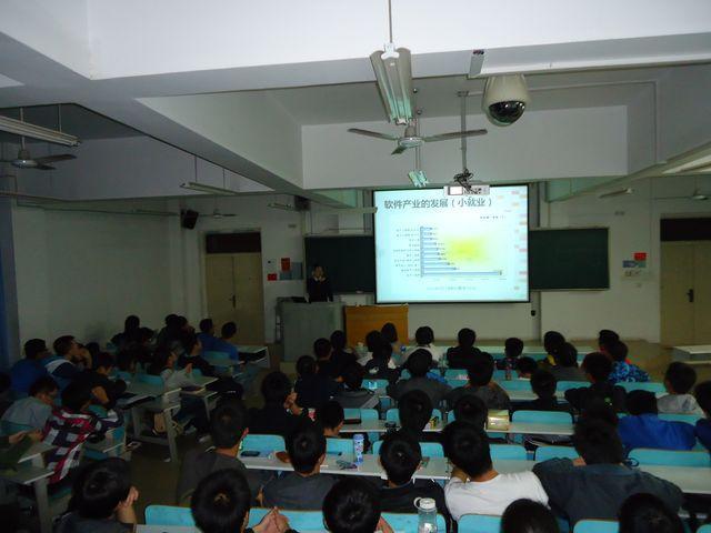 太阳成集团tyc122ccvip开展新生学风建设报告会