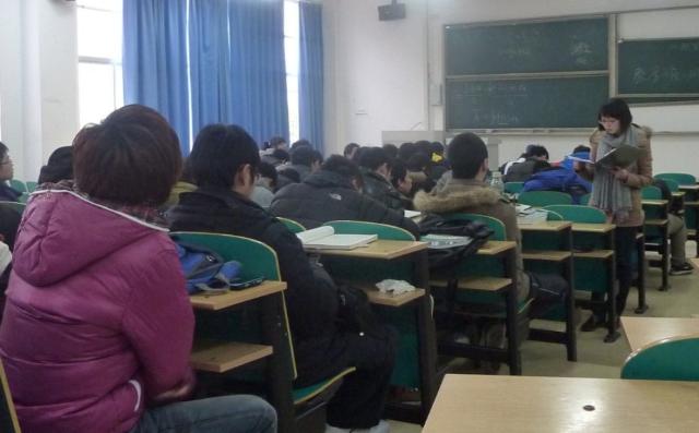 太阳成集团tyc122ccvip2011级召开新学期年级会